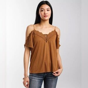 Daytrip cold shoulder top